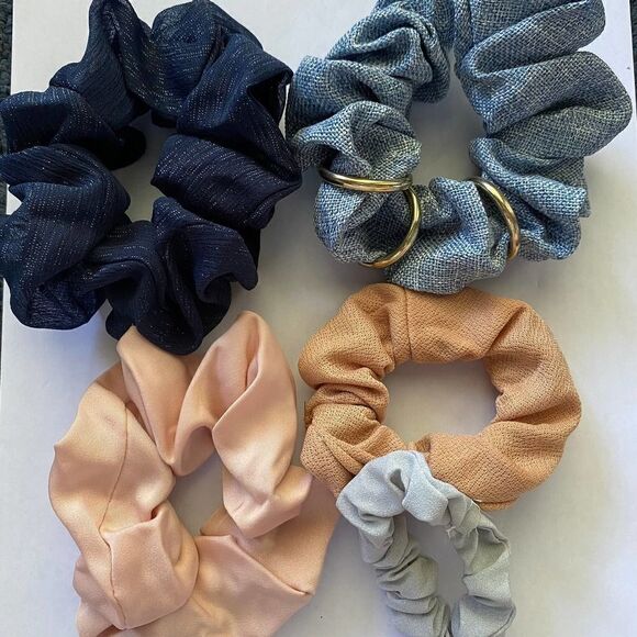 𝅺Set of 5 Scrunchies - Blue Embellished - Picture 2 of 2